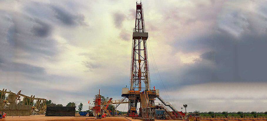 Link Resources rig ready program training oil drilling rig on industrial worksite